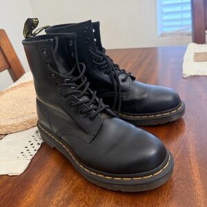 Dr Martens 1460 Woman’s Original Smooth Leather Lace Up Boots